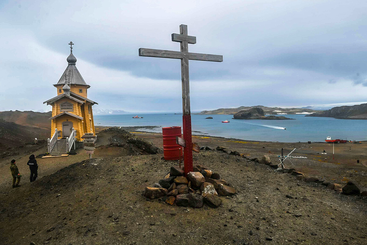 Cerkev Svete Trojice na ruski antarktični postaji Bellingshausen na otoku kralja Jurija na Antarktiki. 