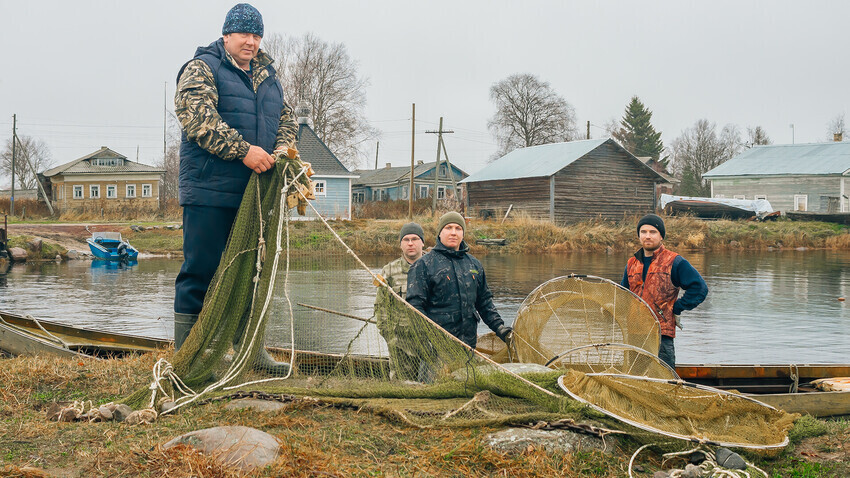 Pescadores de Kolezhma: Vladímir, Evguéni, Vadim, Pavel.