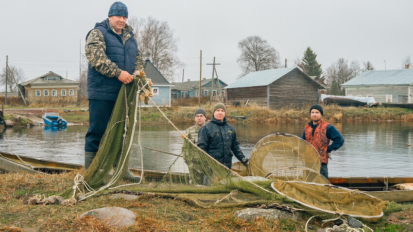 Pescadores de Kolejma: Vladímir, Evguêni, Vadim e Pável.