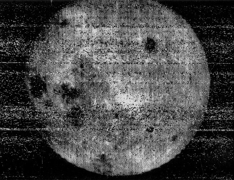 La primera vista completa de calidad significativa tomada por Luna 3, el 7 de octubre de 1959.