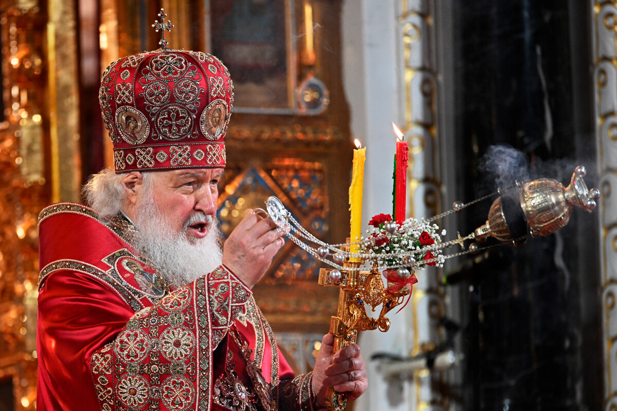 Le patriarche Cyrille de Moscou et de toute la Russie dirige un service de Pâques à la cathédrale du Christ-Sauveur à Moscou.