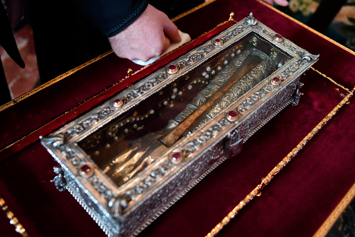 Le reliquaire lors de la cérémonie solennelle d'accueil des reliques de Saint Spyridon de Trimythonte, apportées en Russie depuis l'île grecque de Corfou, à la cathédrale du Christ-Sauveur de Moscou 