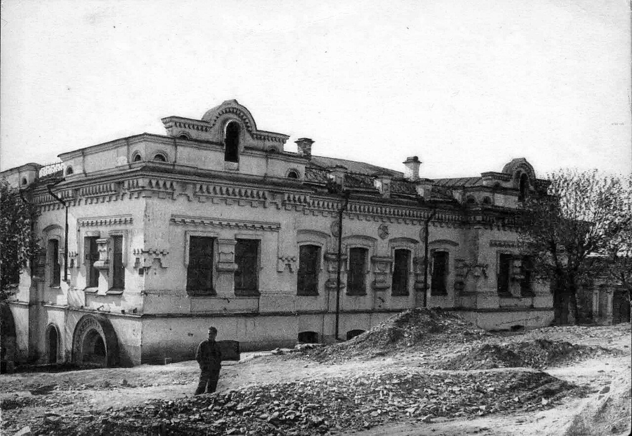 La Casa Ipatiev nel 1928. Nei suoi scantinati, nel luglio del 1918 avvenne l’esecuzione della famiglia imperiale. Nel 1977 il governo sovietico ne ordinò la completa demolizione

