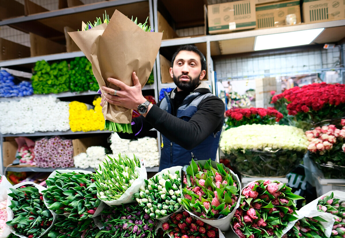 Продажба на цвеќе, Ришки пазар во Москва.

