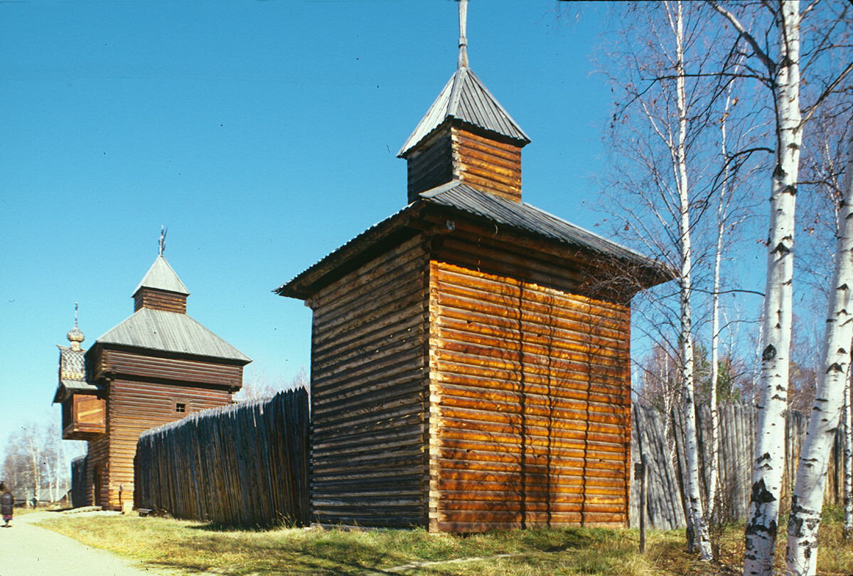 Taltsy. Savior Tower with reconstructed log wall & corner tower from Ilimsk Fort on Angara River. October 2, 1999