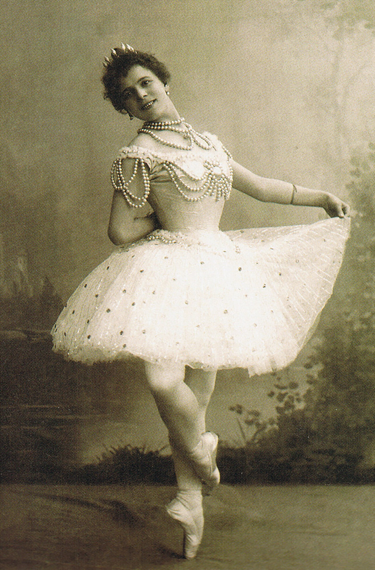 La milanese Pierina Legnani (1868-1930) nel ruolo di protagonista (Odette/Odile) nella messa in scena di Marius Petipa
