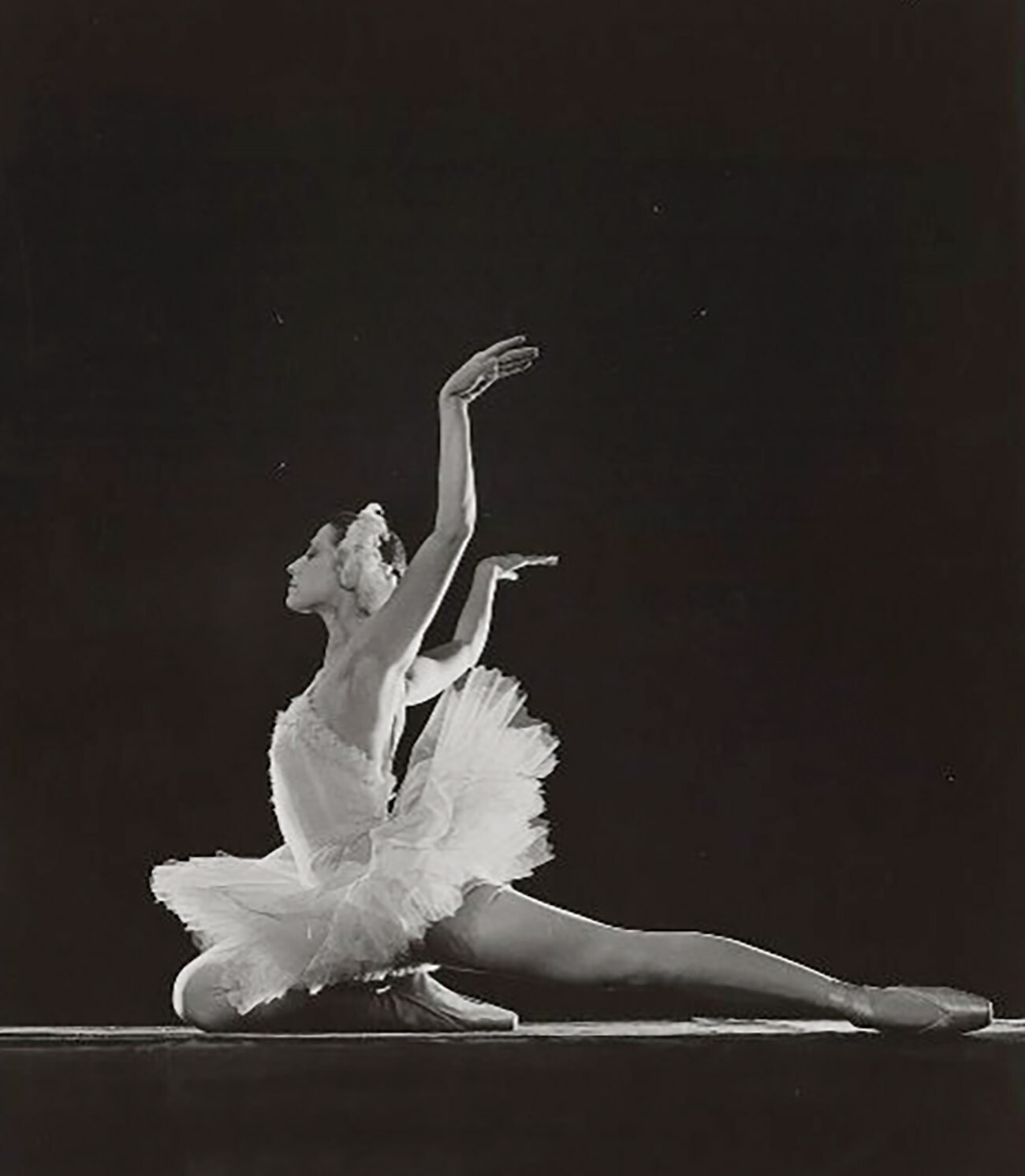 Maja Plisetskaja nel balletto “Il lago dei cigni” negli anni Sessanta del Novecento. Interpretò il ruolo della protagonista per ben trent’anni

