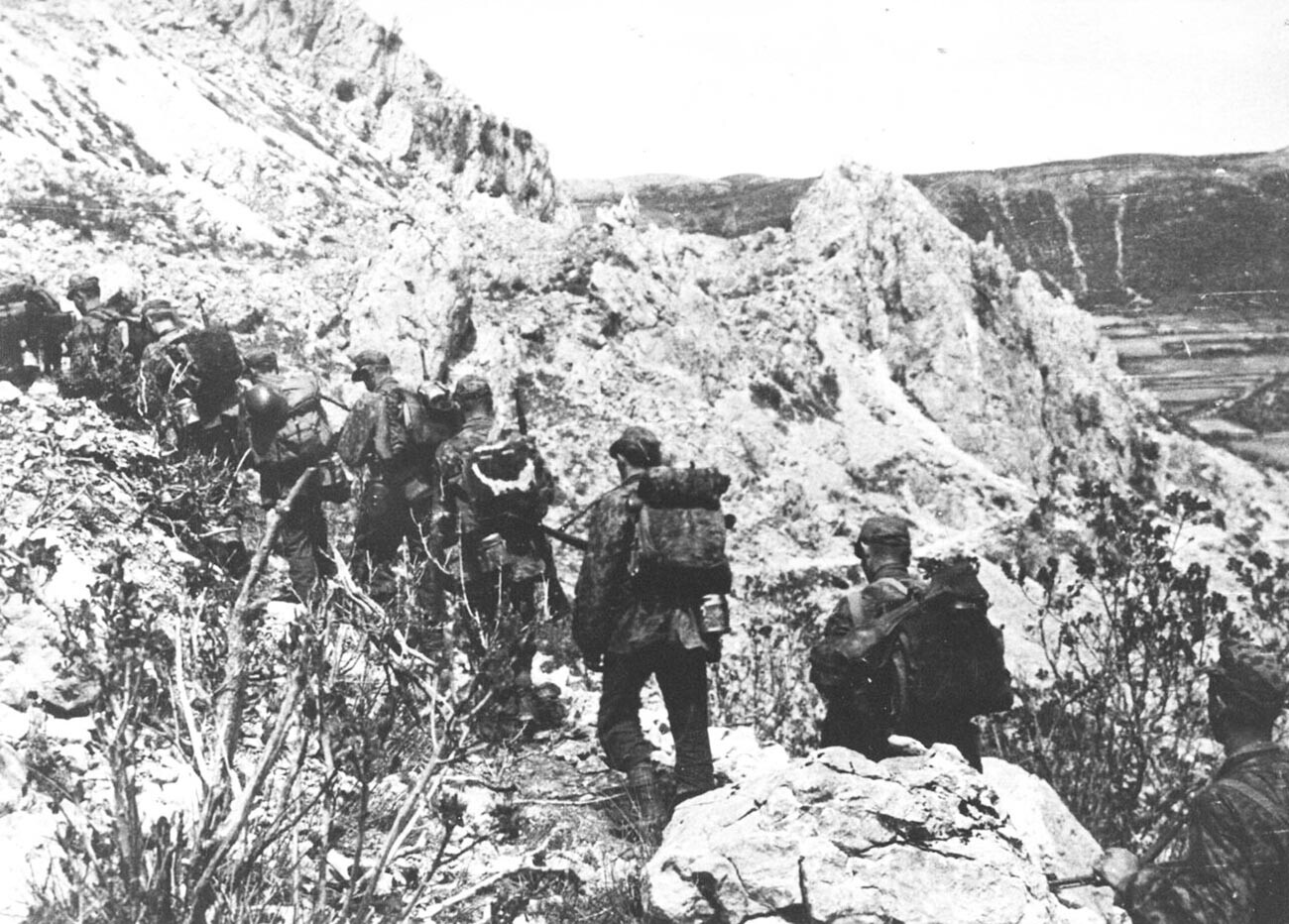 Pasukan Jerman di dekat Drvar.