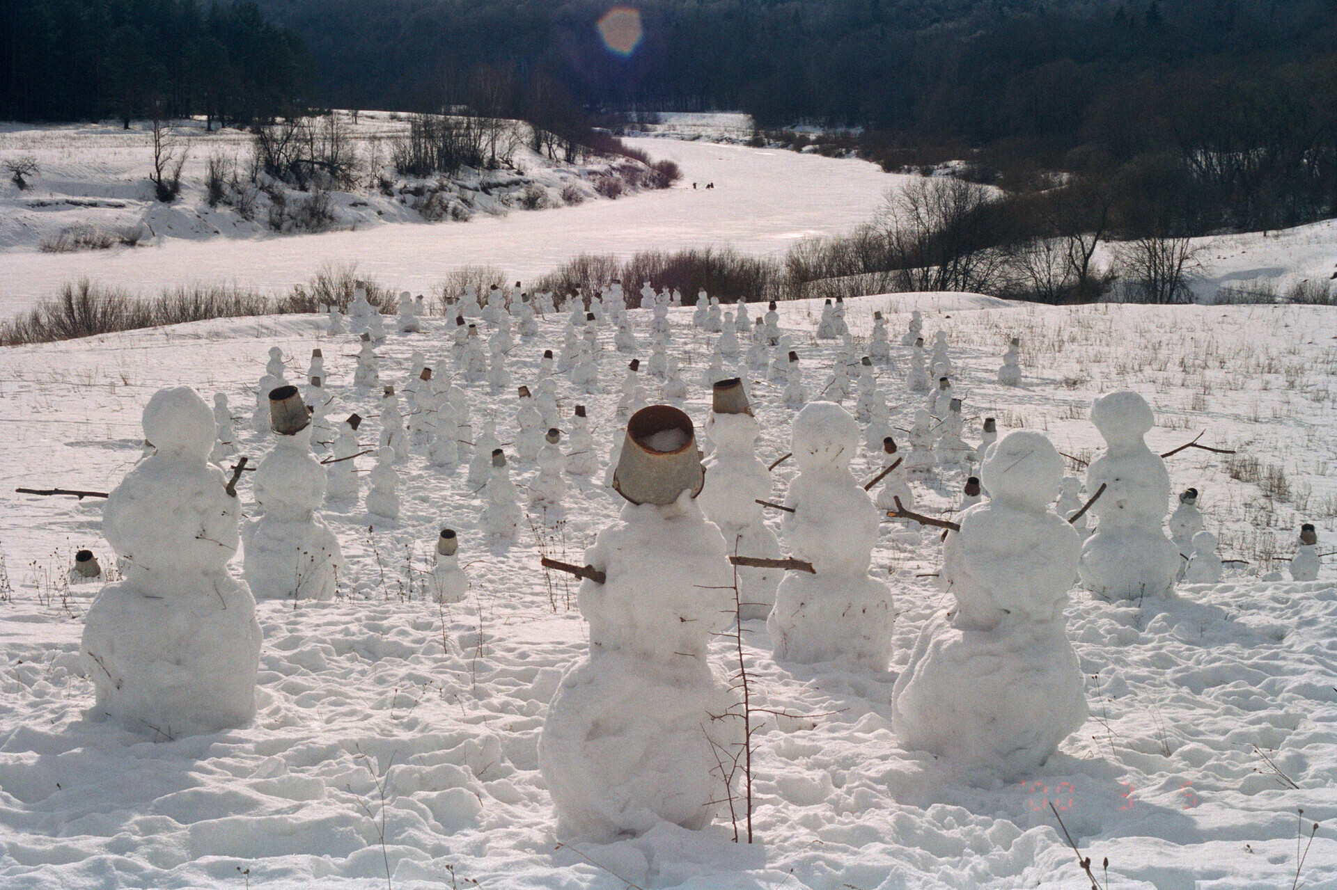 Nikolái Polisski. Muñecos de nieve, 2000
