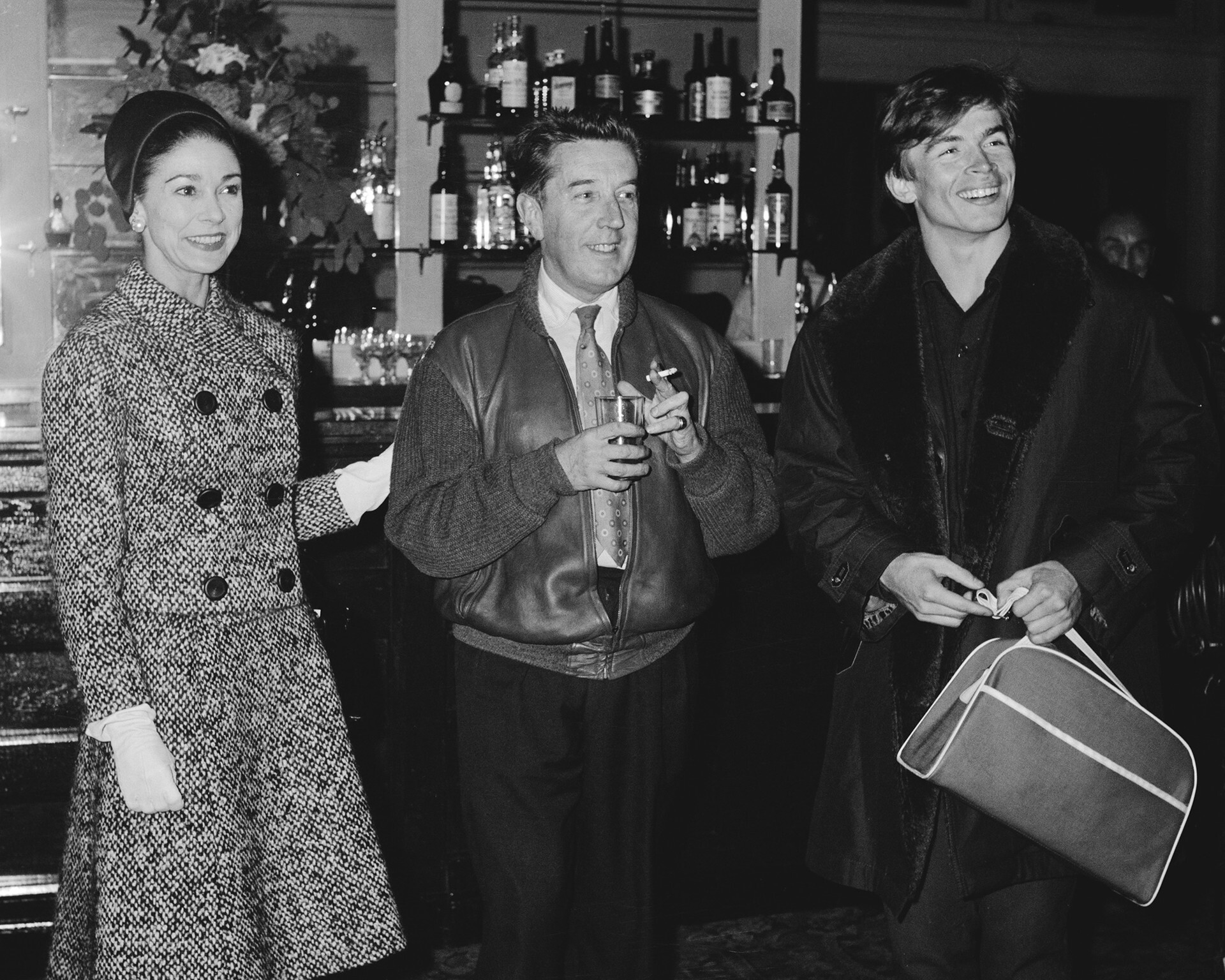 De izquierda a derecha: los bailarines Margot Fonteyn, Frederick Ashton y Rudolf Nuréyev en Londres, 1961
