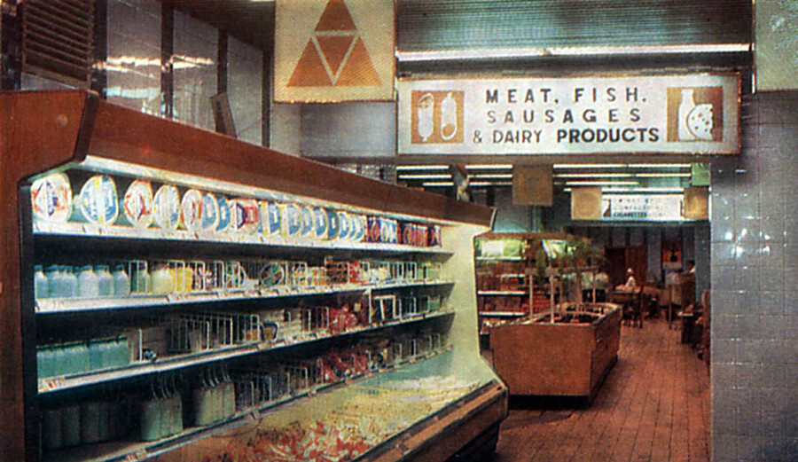 L’interno di un negozio “Berjozka”, dove erano in vendita prodotti altrove introvabili e si poteva pagare solo in valuta estera, 1974

