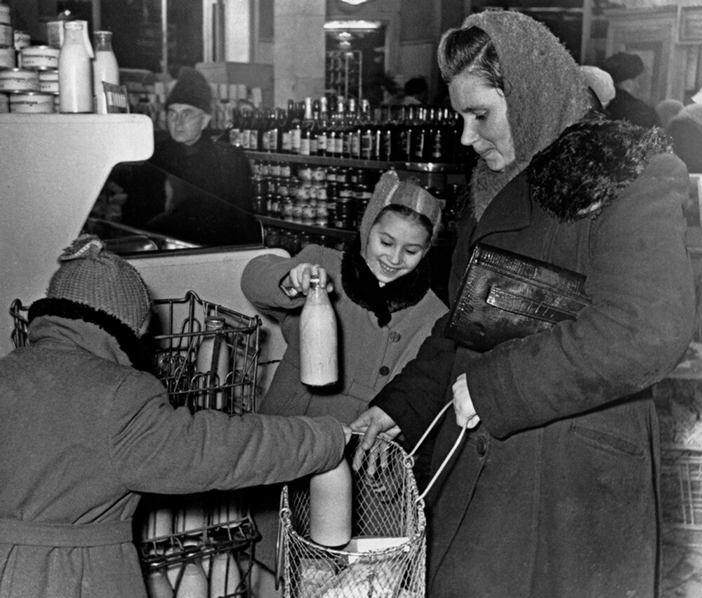 Dans les magasins sans vendeurs, 1950