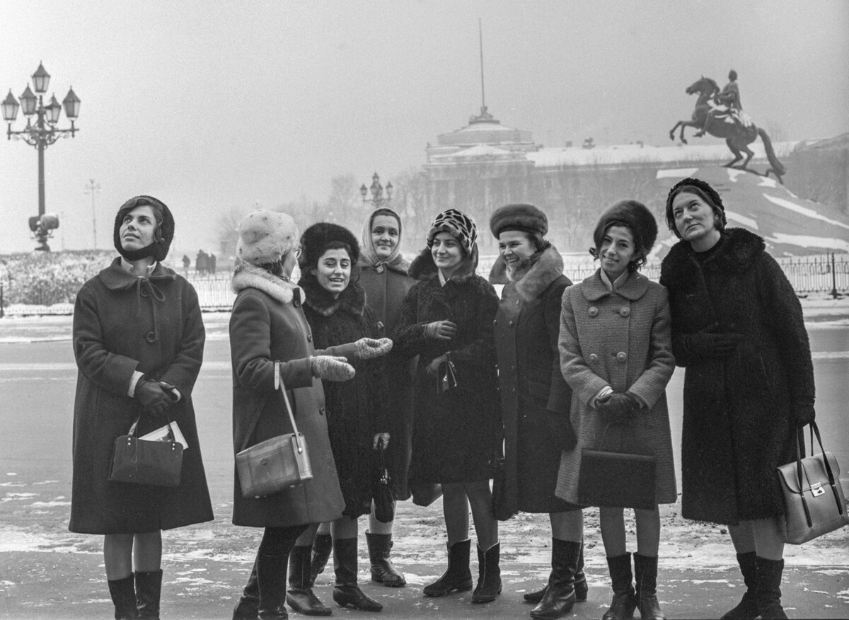 L'URSS. Leningrad. 10 décembre 1968. Les membres de la délégation de l'Union générale des femmes syriennes