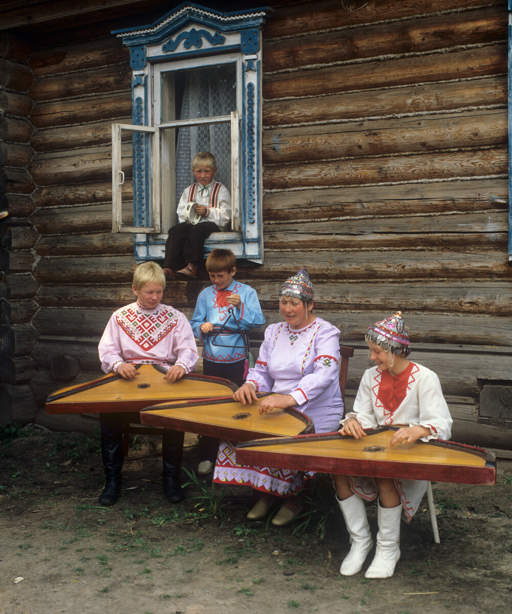 Conjunto folclórico familiar Moiseiev, ASSR de Chuvashia, 1985.