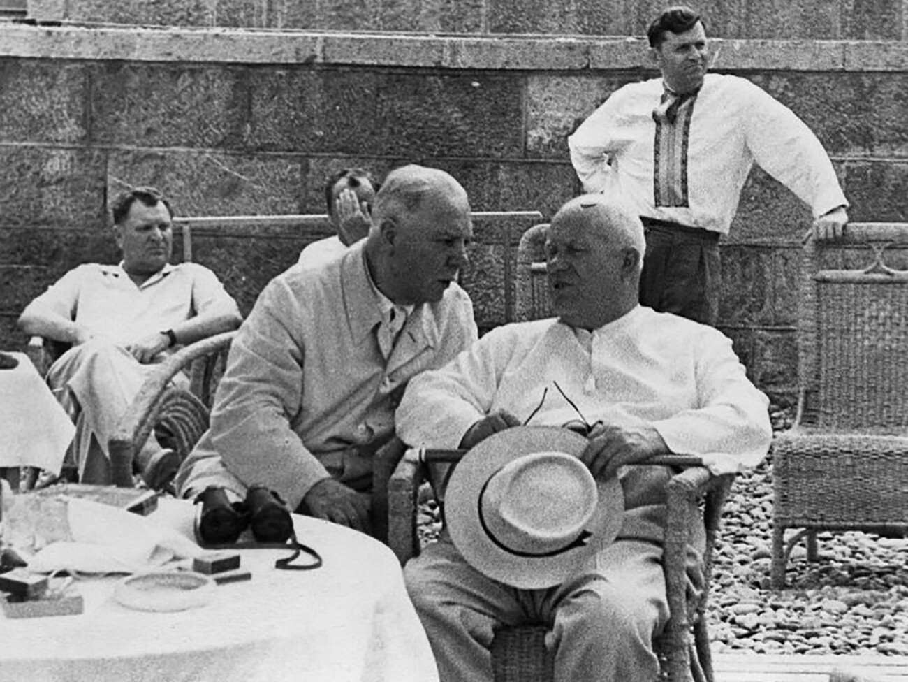 Khruschov e Vorochilov de férias na Crimeia.