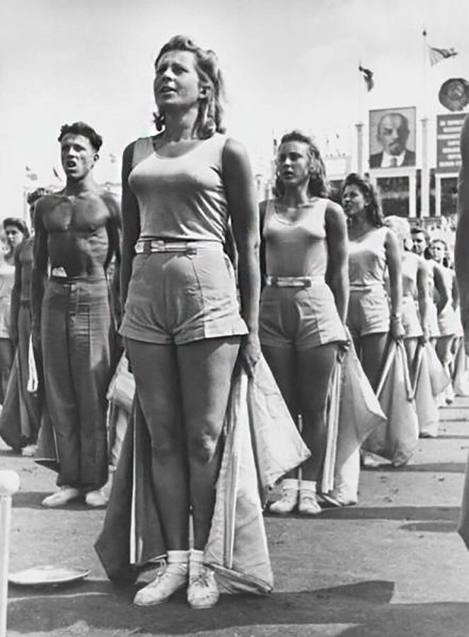 Parade atletik di Stadion Dinamo tahun 1930-an.