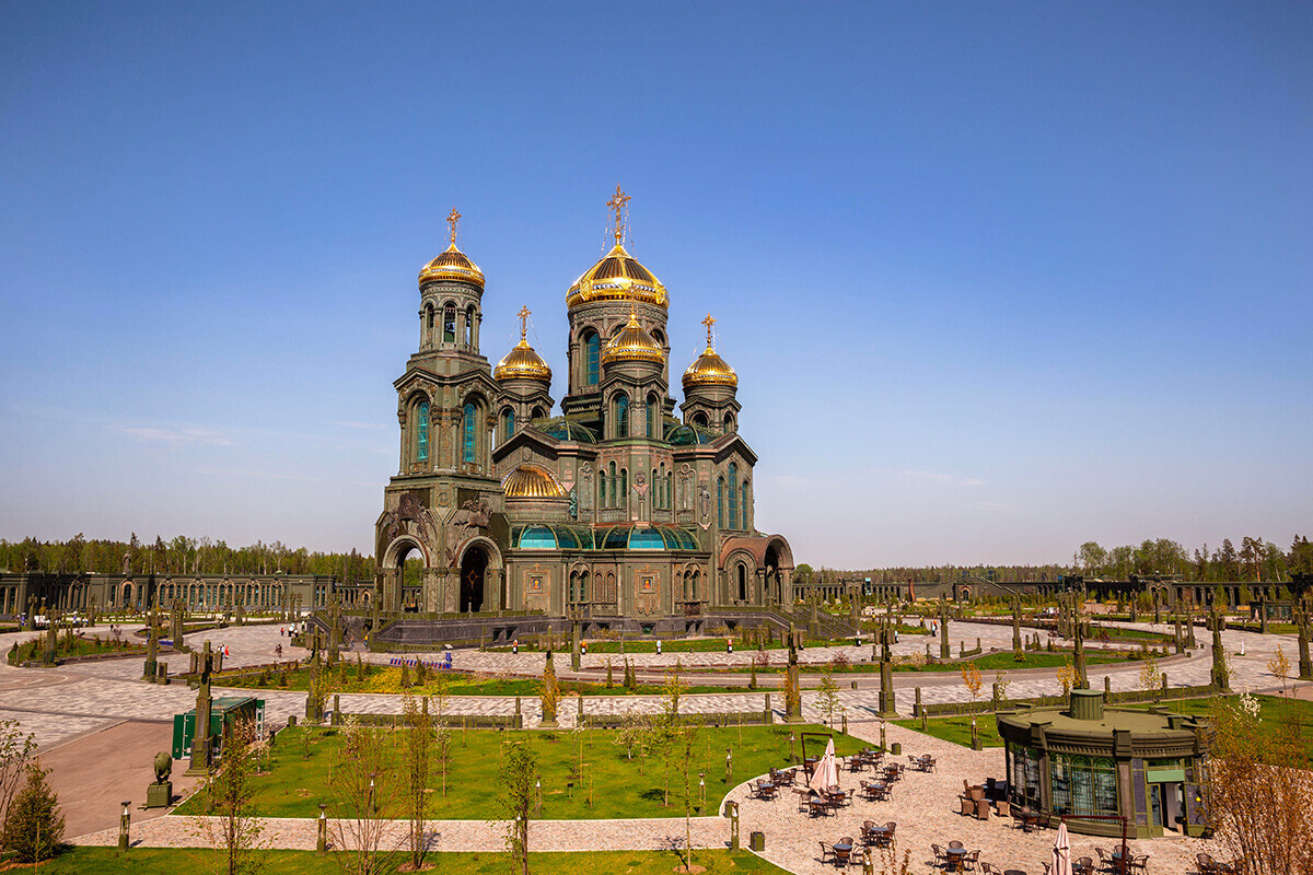 Главниот храм на Вооружените сили на РФ (Храм „Воскресение Христово) во паркот „Патриот“, Московска област.