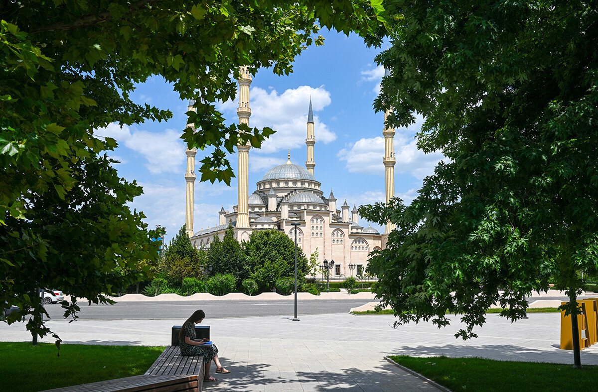 Џамијата „Срцето на Чеченија“ во Грозни.

