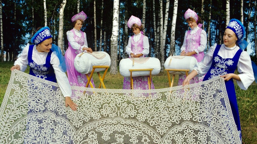 Erstaunliche russische Volkskunst die WologdaSpitze (VIDEO) Russia