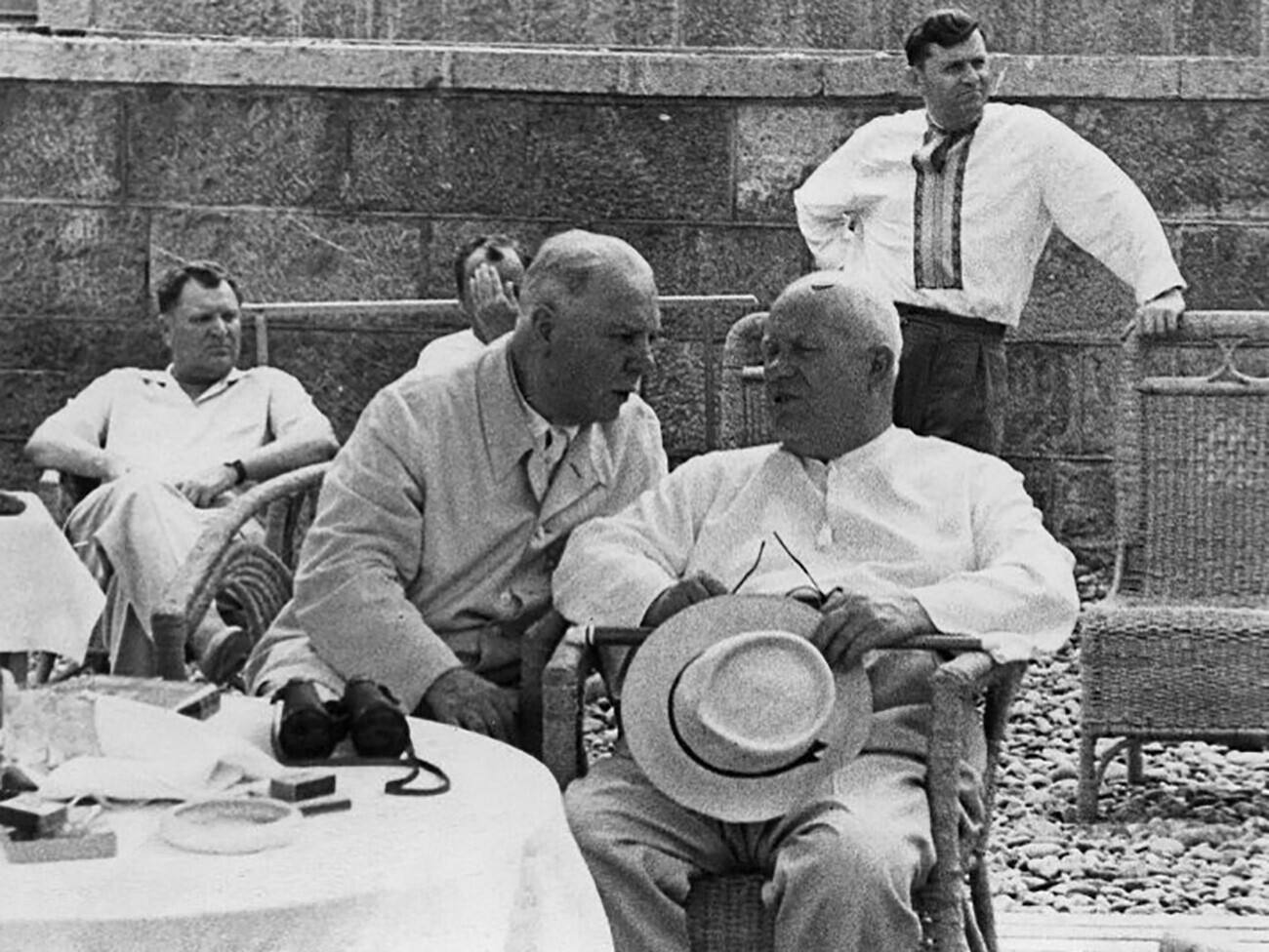 Voroshilov dan Nikita Khrushchev di Krimea.