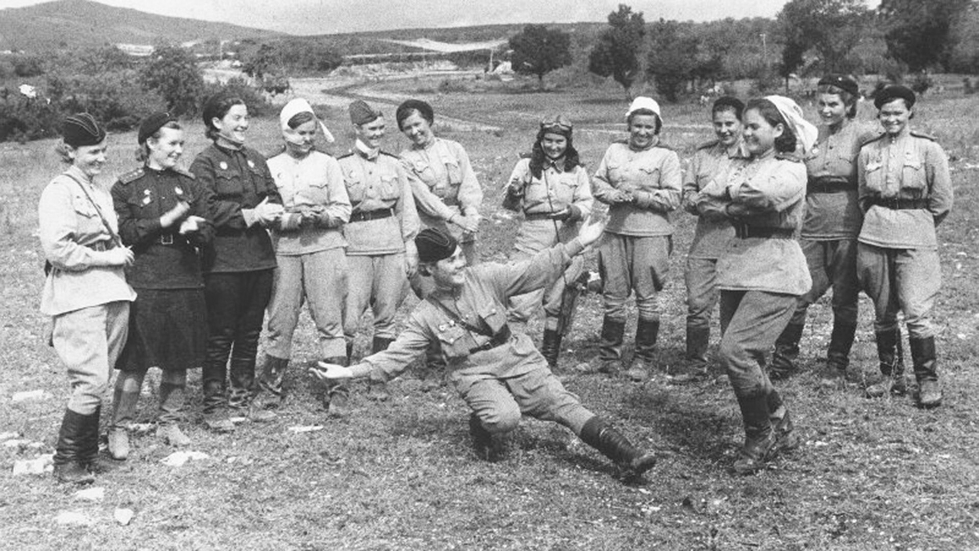 Trenuci odmora. Pilotkinje 46. ženske zrakoplovne pukovnije Tamanske divizije 