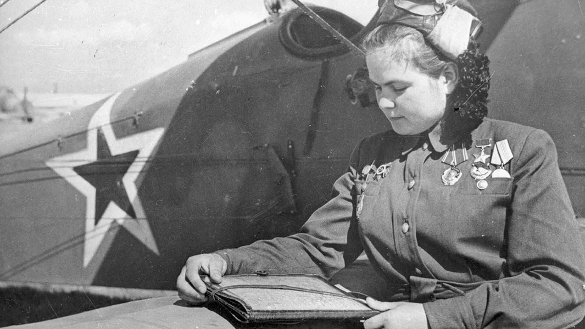 Ekaterina Rjabova, navigatorica eskadrile 46. ženske avijacijske pukovnije Tamanske divizije.
