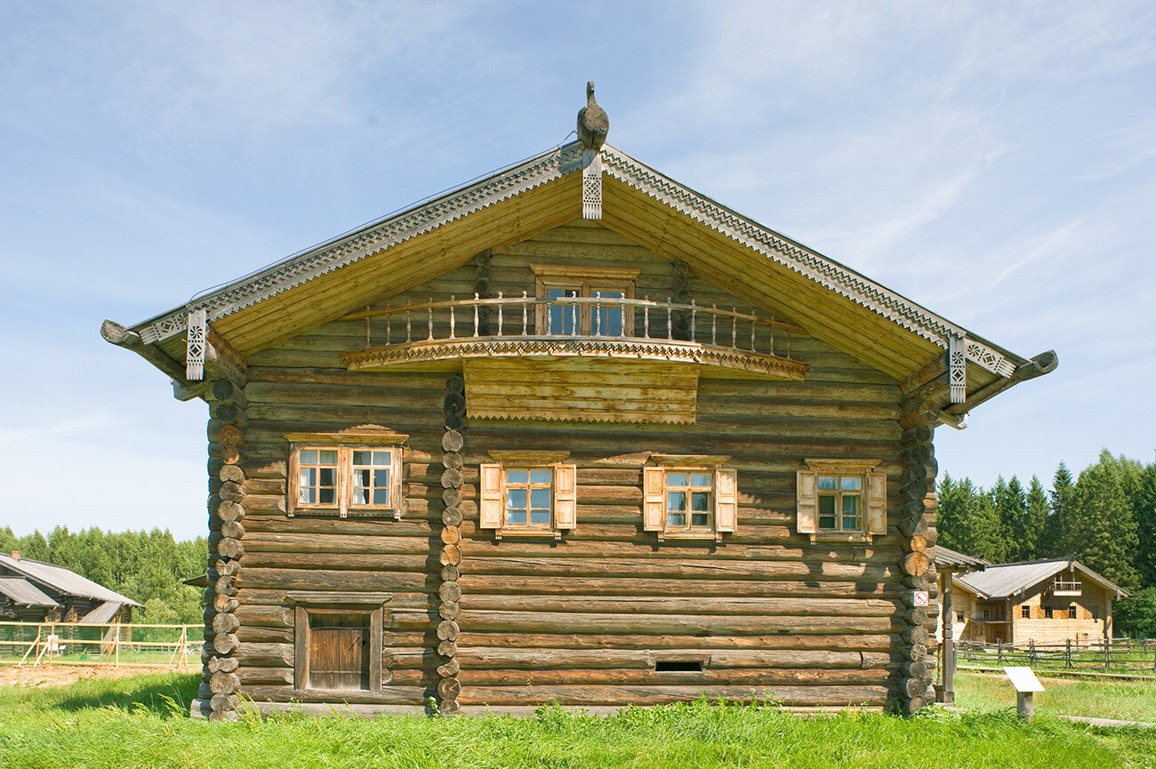 Semjonkovo (vicino a Vologda). Casa di E. A. Pudova (isba). Originariamente costruita alla fine del XIX secolo nel villaggio di Malchevskaja (zona di Totma). Foto del 23 luglio 2011