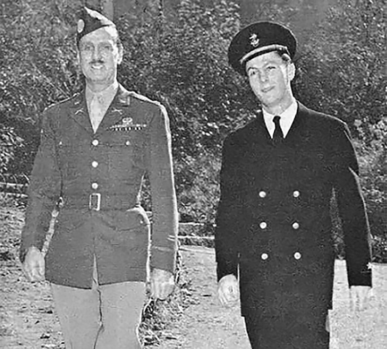 Serge Obolensky (a sinistra) con la divisa dell’U.S. Army

