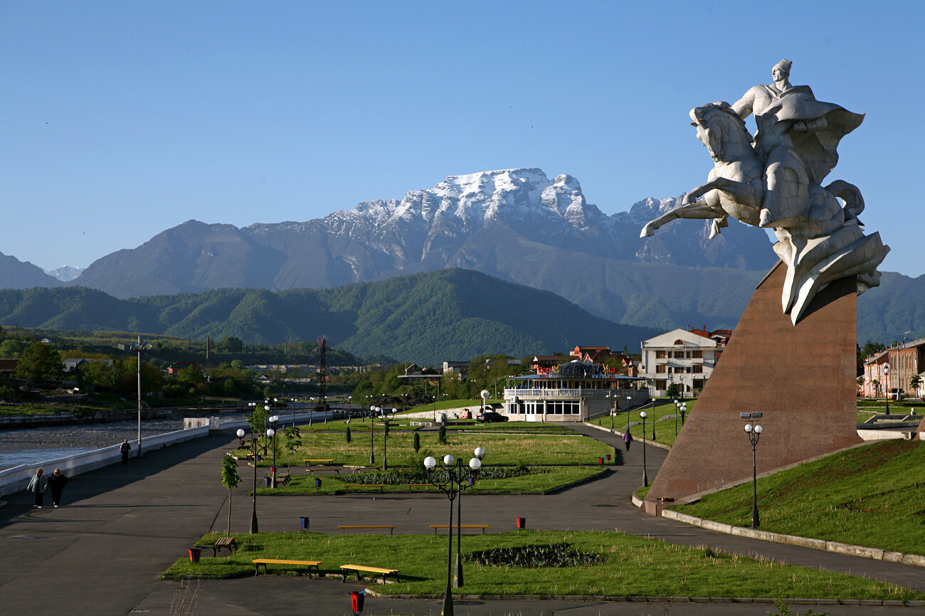 Vladikavkaz, la capital de Osetia del Norte, una pequeña república en el extremo sur de Rusia fronteriza con Georgia, es llamada la 'San Petersburgo caucásica'.