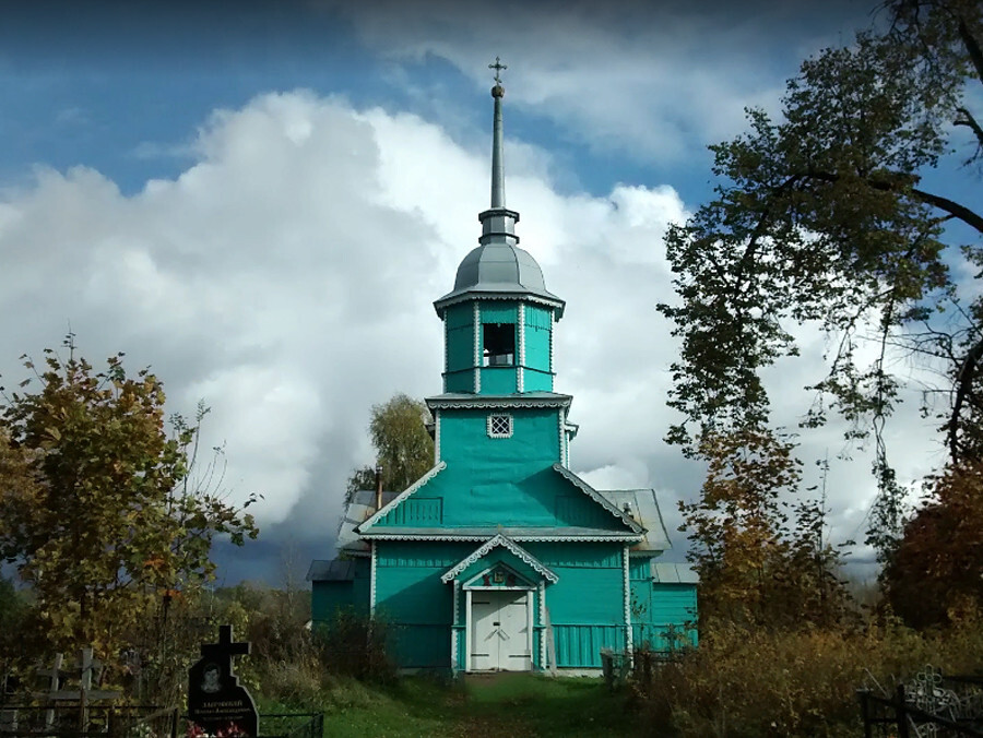 Iglesia de los Santos Flor y Lavr en Jrédino, región de Pskov, construida en 1925.