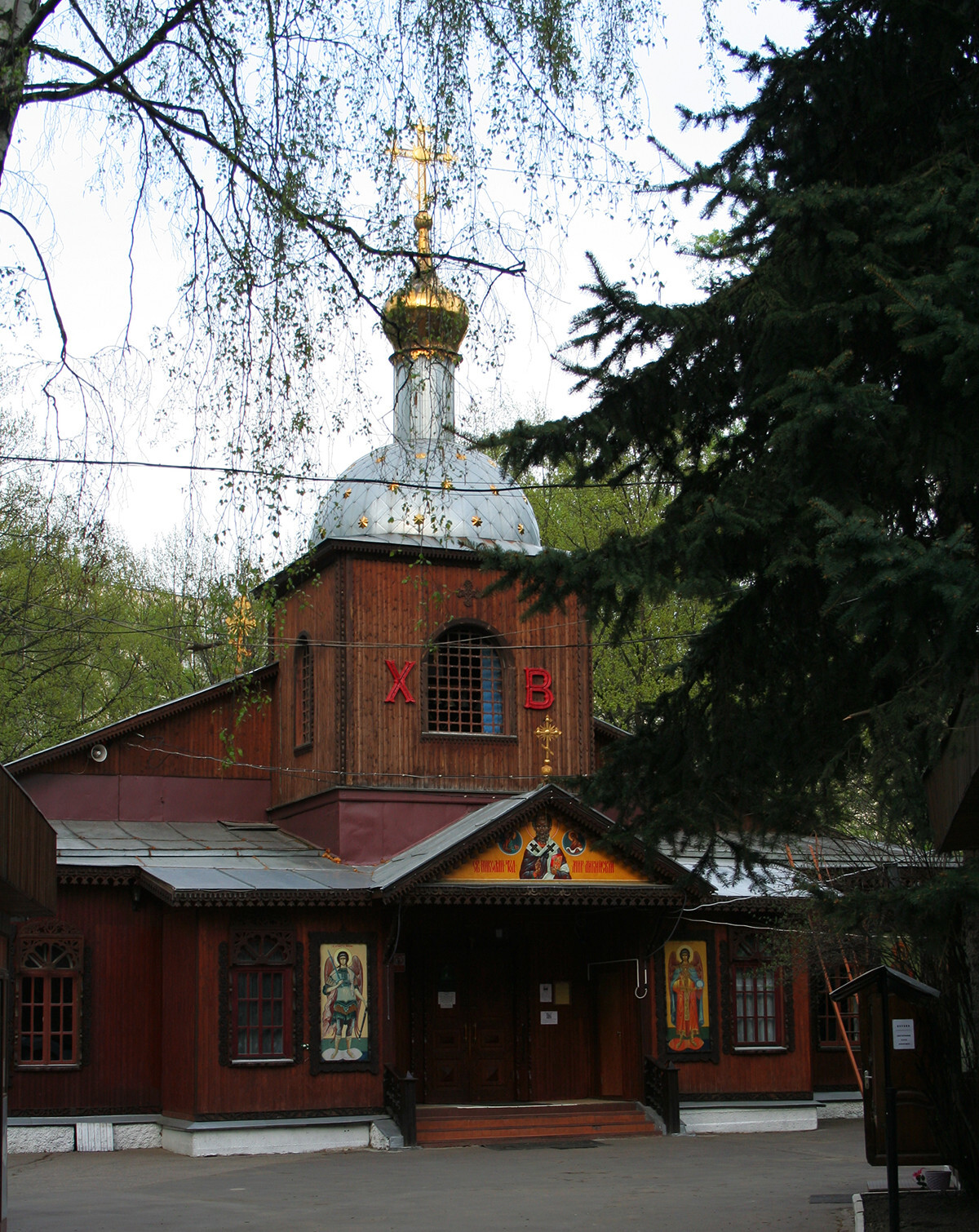 Iglesia de San Nicolás en Biriuliovo, Moscú, construida en 1956.