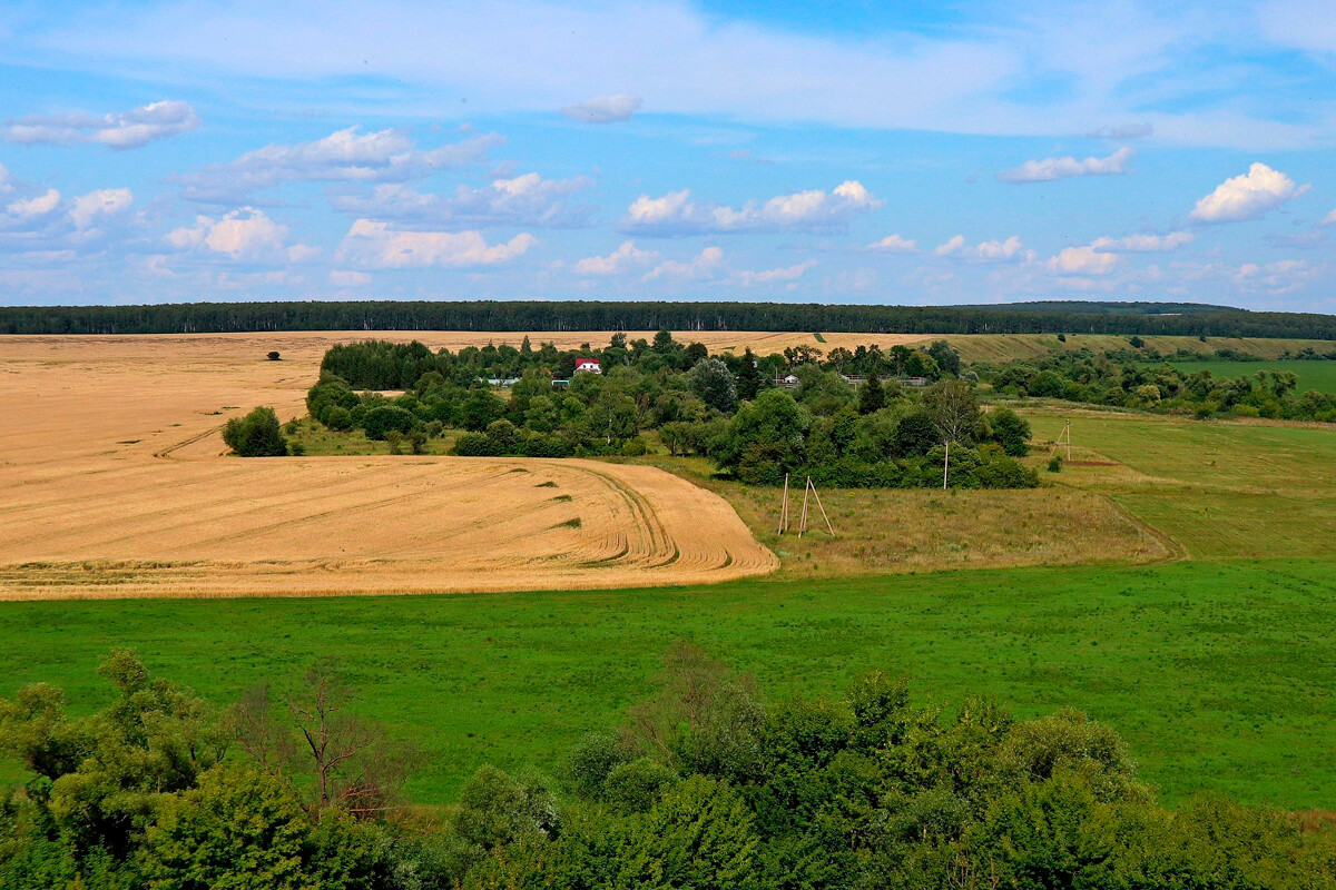 Село Марс. Поглед са фестивалског пропланка високе обале Међуречја. Фестивал „Радост живота 2019“.