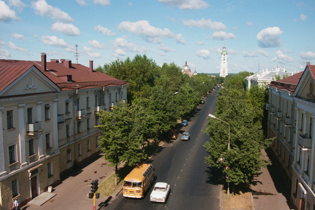 Regione di Nizhnij Novgorod, città chiusa di Arzamas-16, 1º agosto 1991, Prospekt Mira (“Viale della Pace”). La città si chiama oggi Saróv