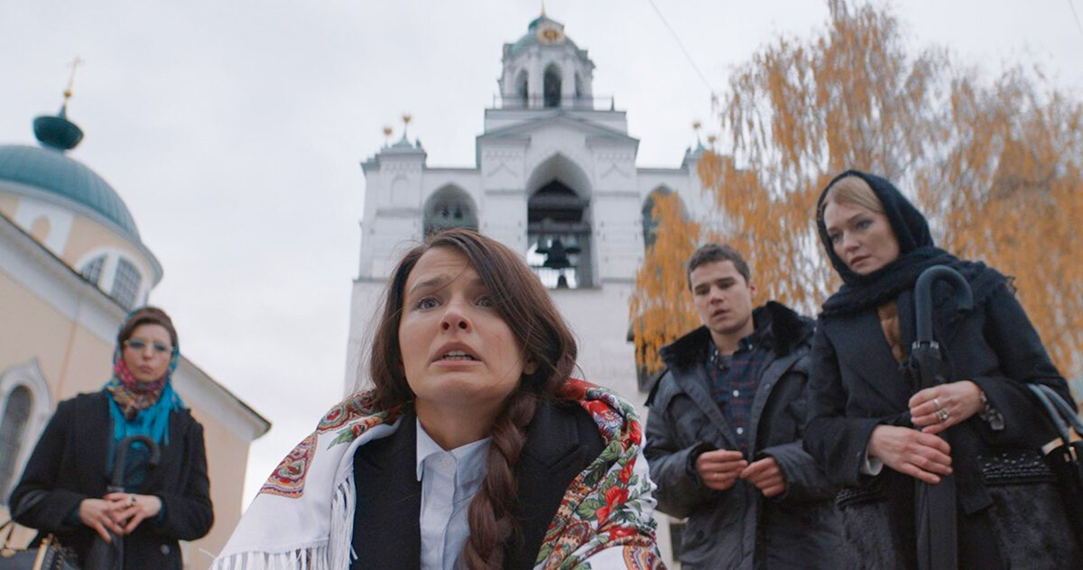 Fermo immagine dal film del 2019 di Grigorij Konstantinopolskij “Grozá”, tratto dall’omonimo dramma di Ostrovskij, in italiano tradizionalmente tradotto come “L’Uragano”
