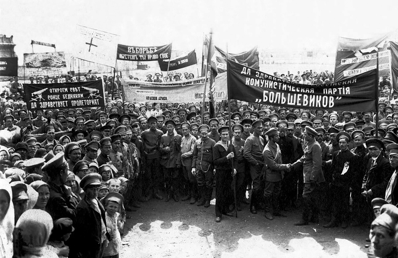 Manifestazione bolscevica in occasione della Festa del Lavoro
