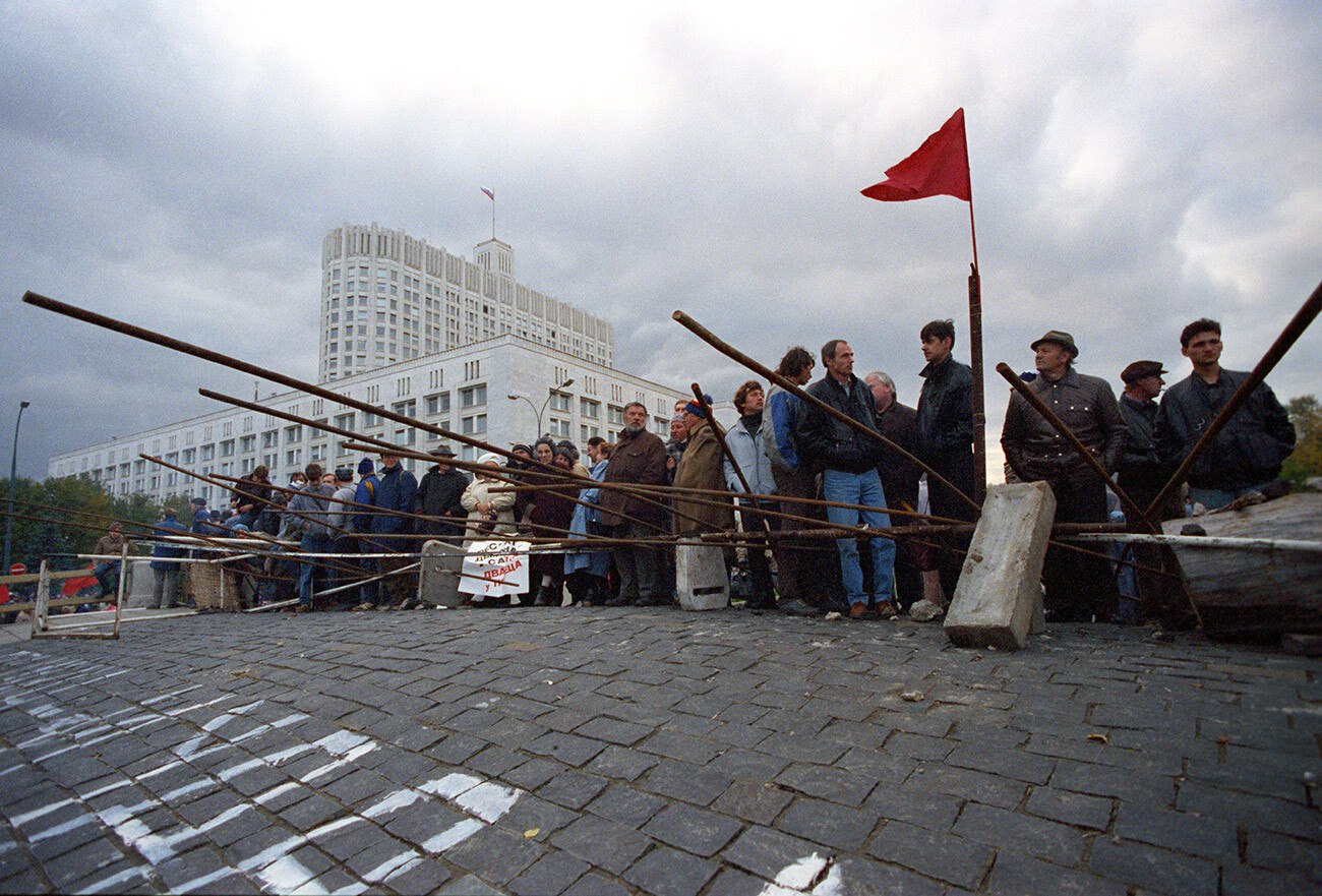 Barikade pred Hišo sovjetov Ruske federacije med ustavno krizo leta 1993. 