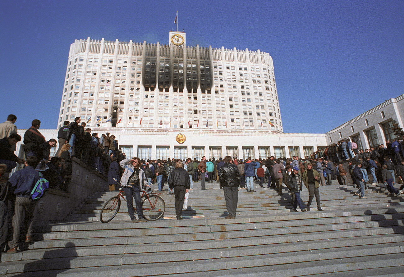 Crise constitutionnelle en 1993. Près de la Maison des Soviets (Maison Blanche) à Moscou