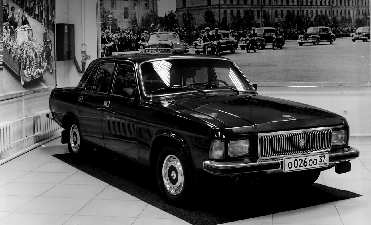 GAZ-3102 di Museum Industri Otomotif Soviet di Ivanovo.