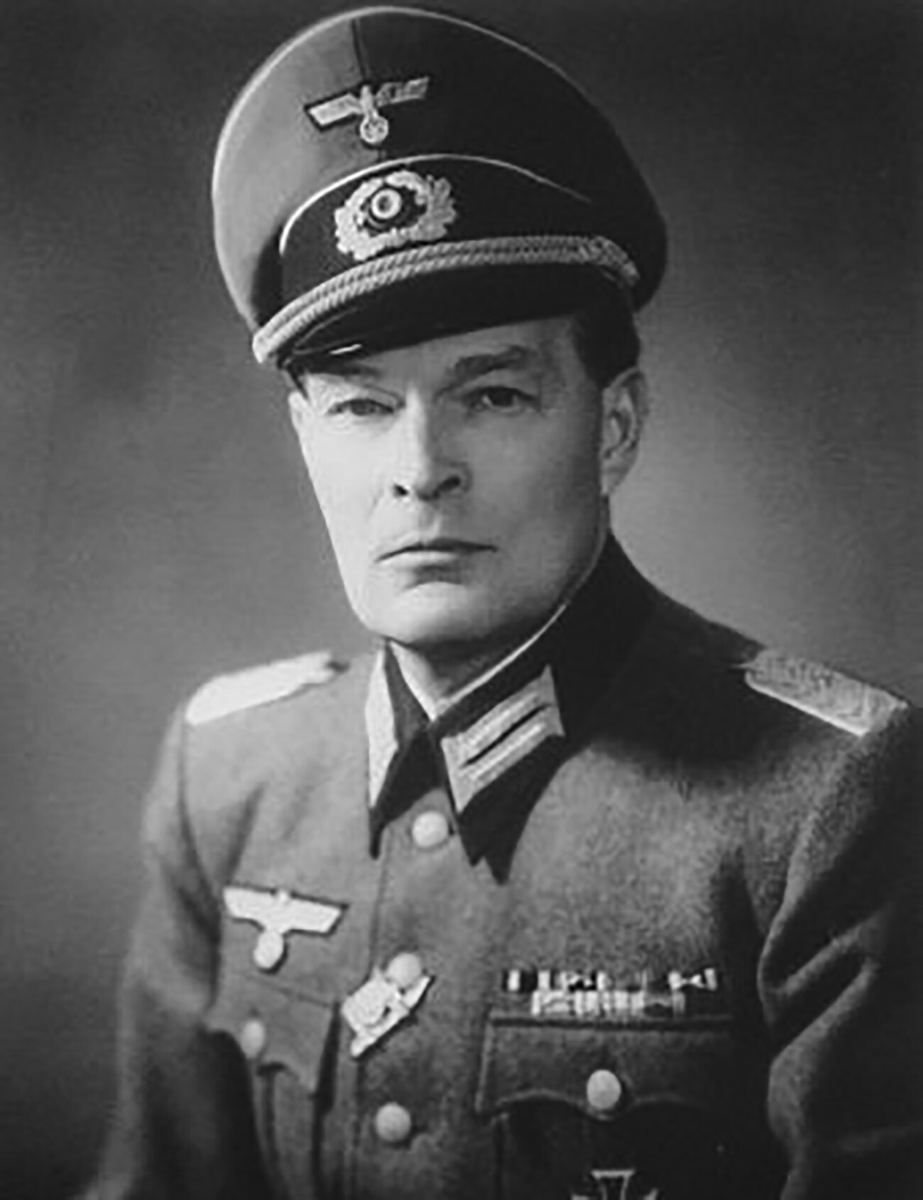 Georg-Michael Alexander von Merenberg con uniforme de comandante de la Wehrmacht. Alrededor de 1944.