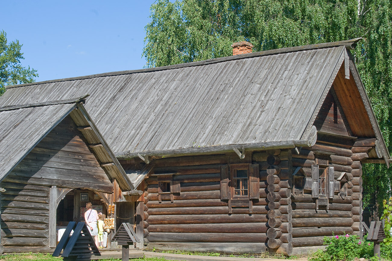  Lokhovaia house, from Vashkino village. August 13, 2017