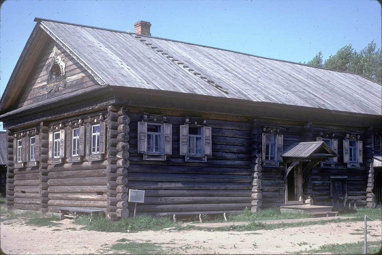 Kostroma Old Quarter. Andreian Serov house, from Mytishchi village (Makaryevsky District). August 22, 1988