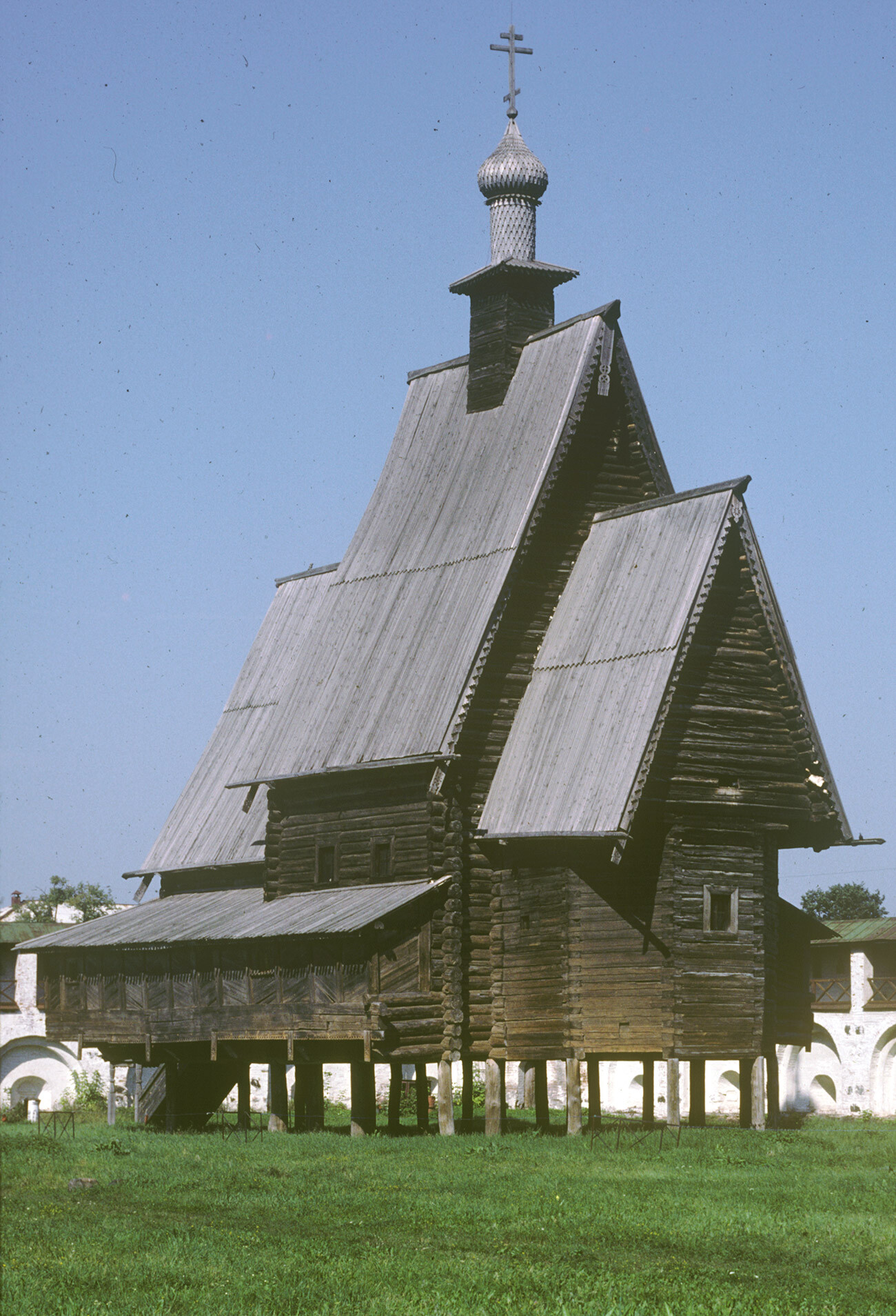 Kostroma Old Quarter. Church of the Transfiguration, from Spas-Vezhi village (Kostroma District). Southeast view. Destroyed by fire in 2002. August 22, 1988