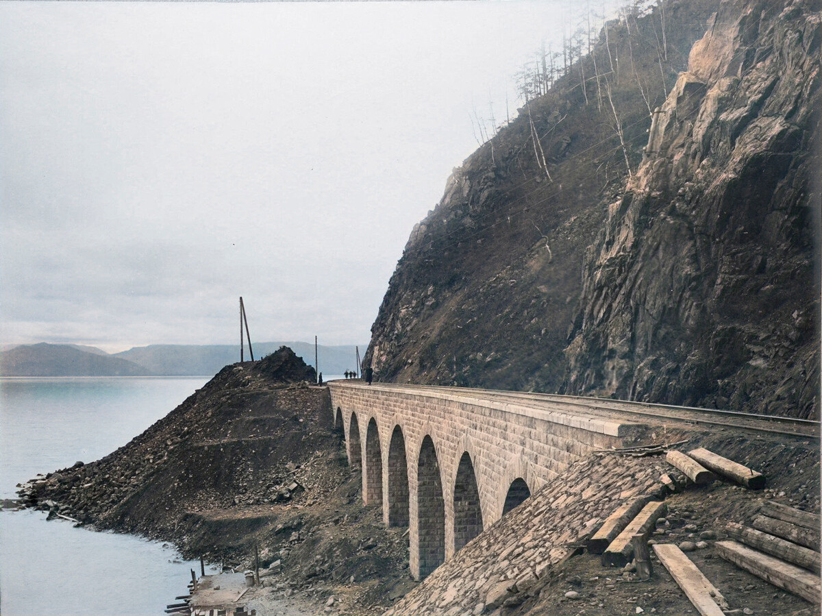 Gradnja enega od kamnitih viaduktov, med letoma 1902 in 1904. 