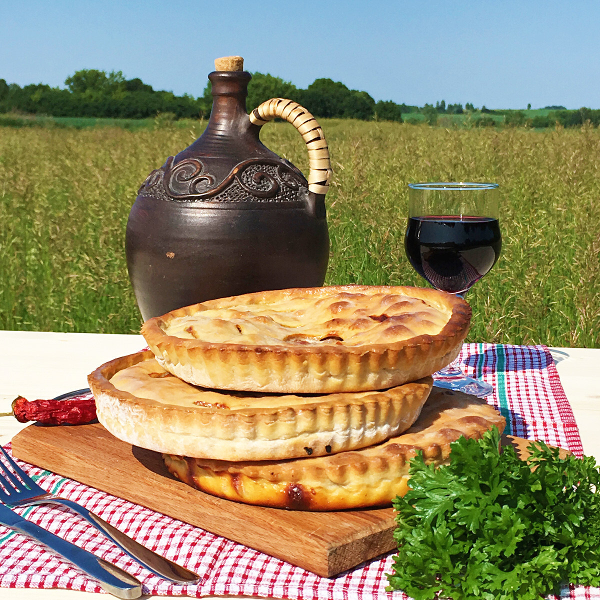 Ossetian pie has become so popular with Russians that you can find them in every city, as hundreds and even thousands of shops make this popular Caucasian dish.