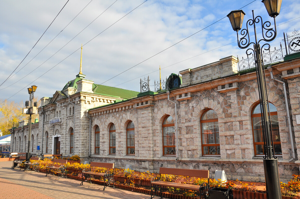 La stazione di Sljudjanka è unica: è completamente costruita in marmo bianco