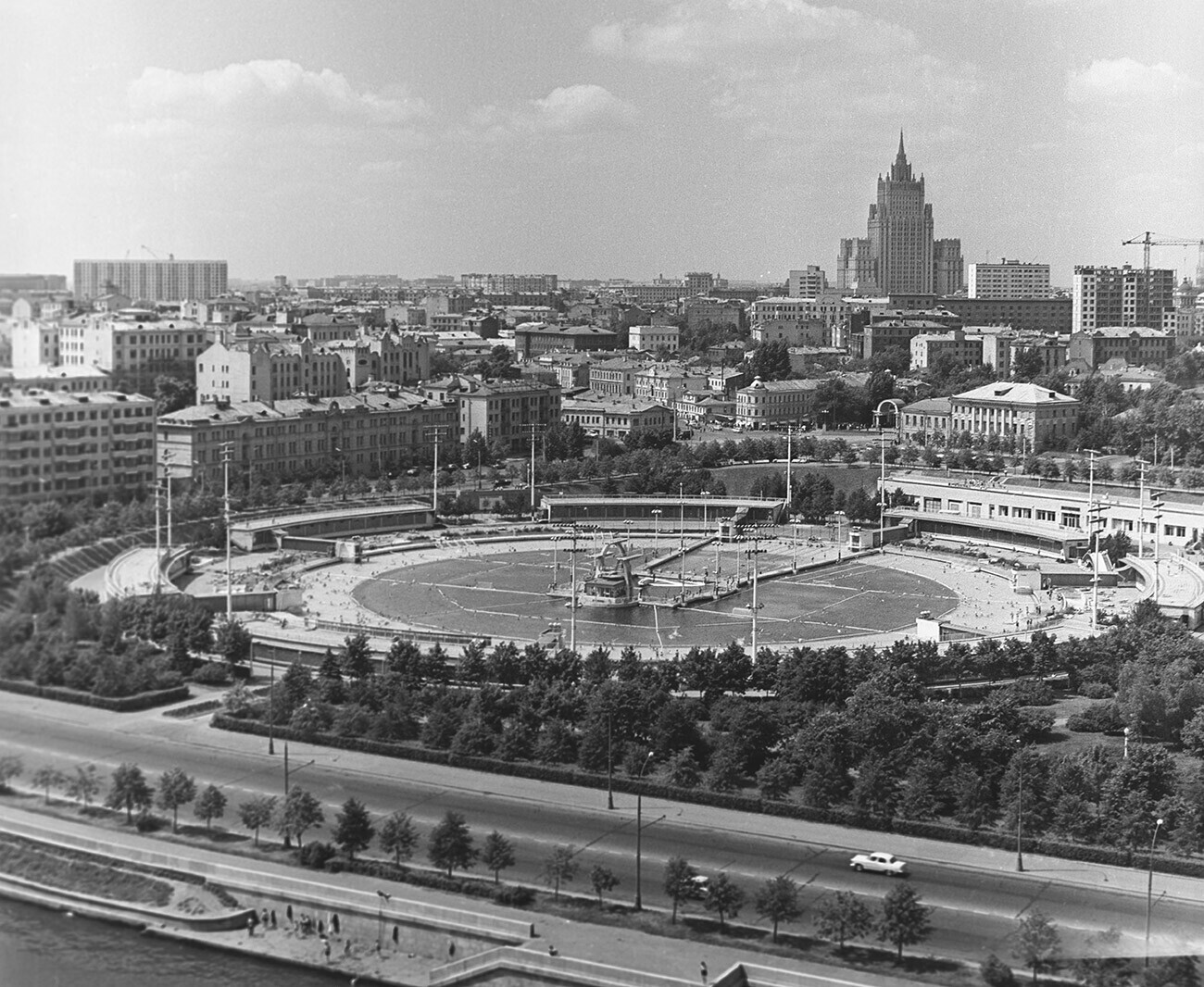 Бассейн москва. Дворец советов бассейн Москва. Бассейн Москва 1979. Дворец советов бассейн Москва храм. Бассейн на красной площади Москва СССР.