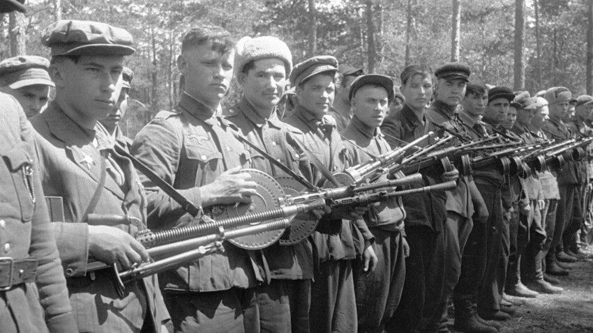 Велики отаџбински рат 1941-1945. Ослобођење Украјине од нацистичких освајача. Партизанска формација Сидора Ковпака у кијевским шумама.