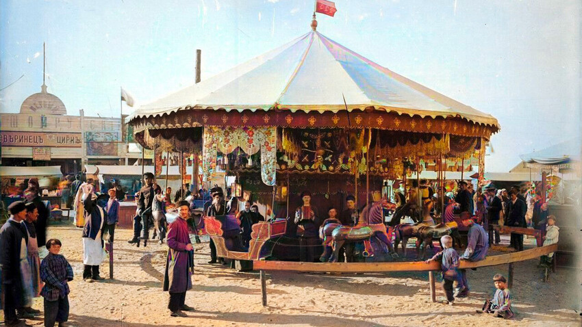 A merry-go-round at the Nizhny Novgorod fair, the 1900s