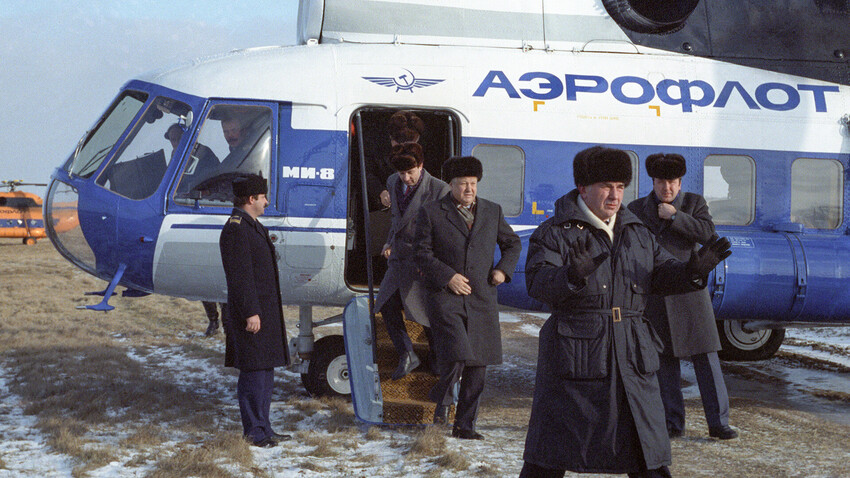 El Presidente ruso Borís Yeltsin en la ciudad de Novozíbkov, afectada por el accidente Chernóbil. 