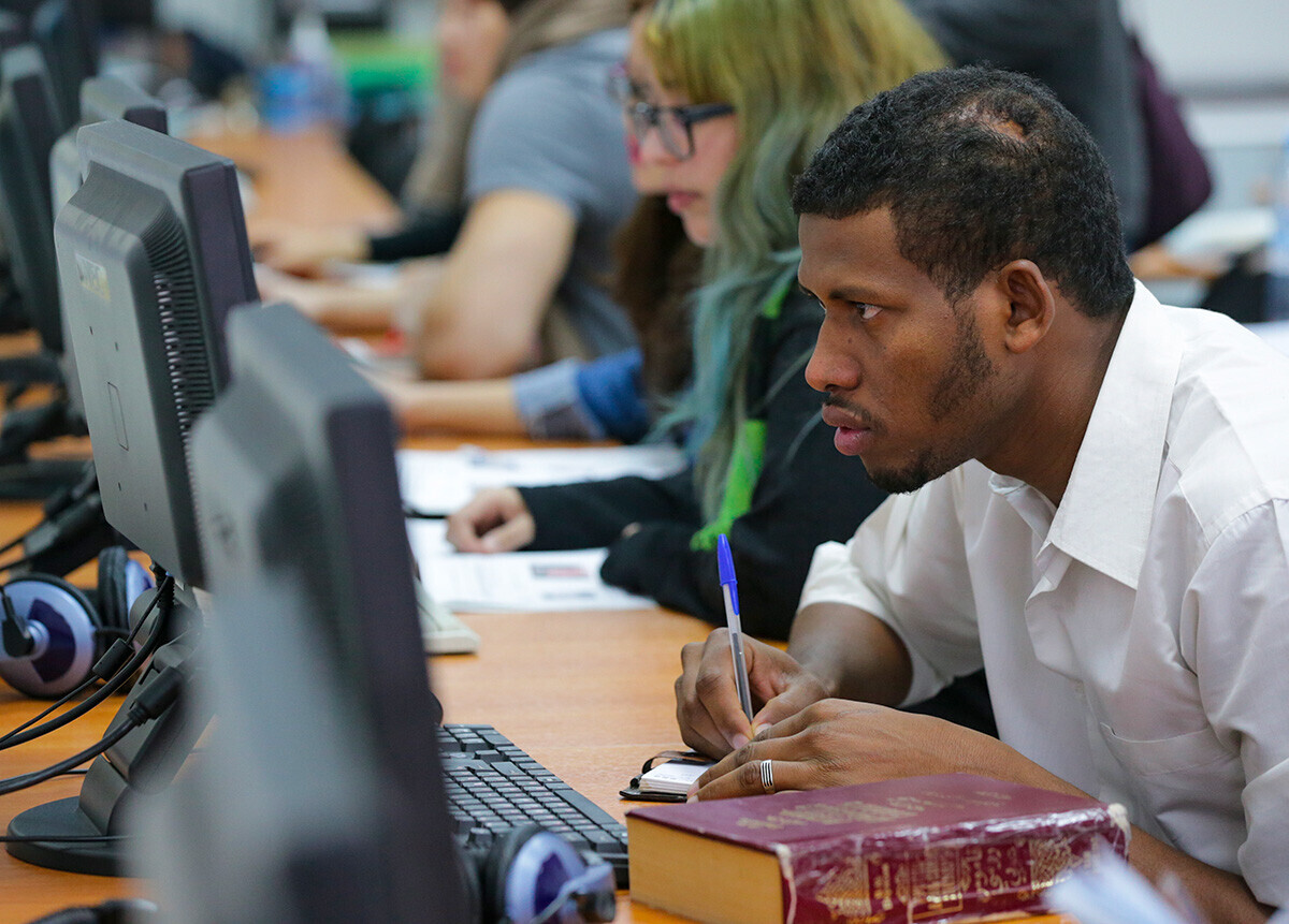 Kelas bahasa Rusia di Universitas Patrice Lumumba (Universitas RUDN), sebuah universitas klasik internasional di Moskow.